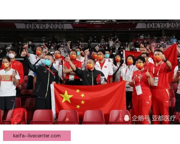中国队3比1击败法国豪夺汤杯冠军 全员围圈欢庆跳舞庆祝胜利